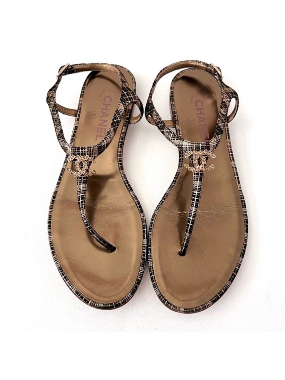 CHANEL | Gold Metallic Tweed Print Crystal CC Logo Thong Sandals 40C‎ Wide
